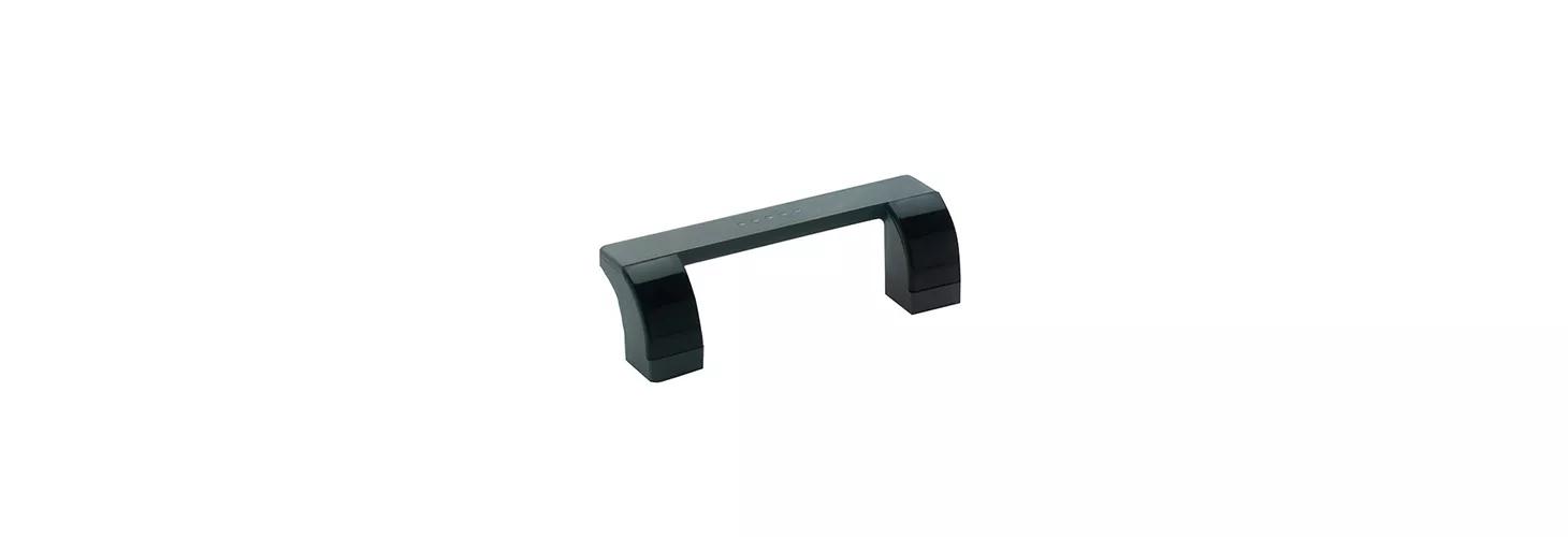 Plastic pull handle with a female arch