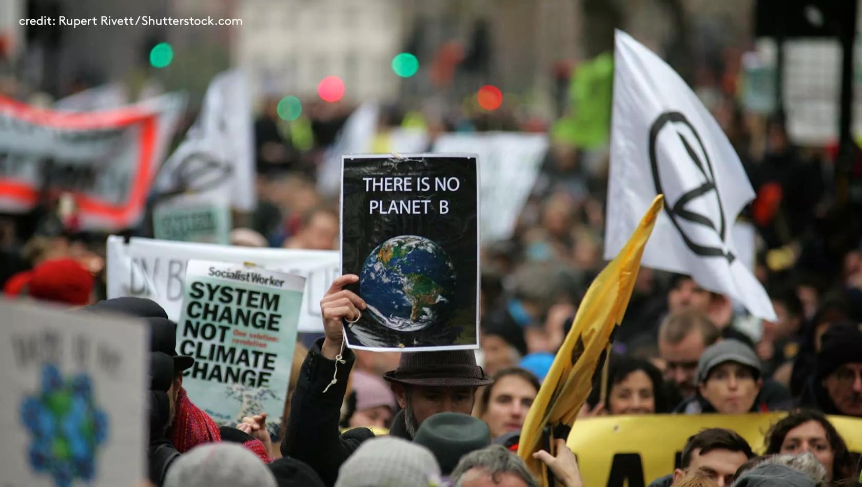 Foule à la protestation contre le réchauffement climatique