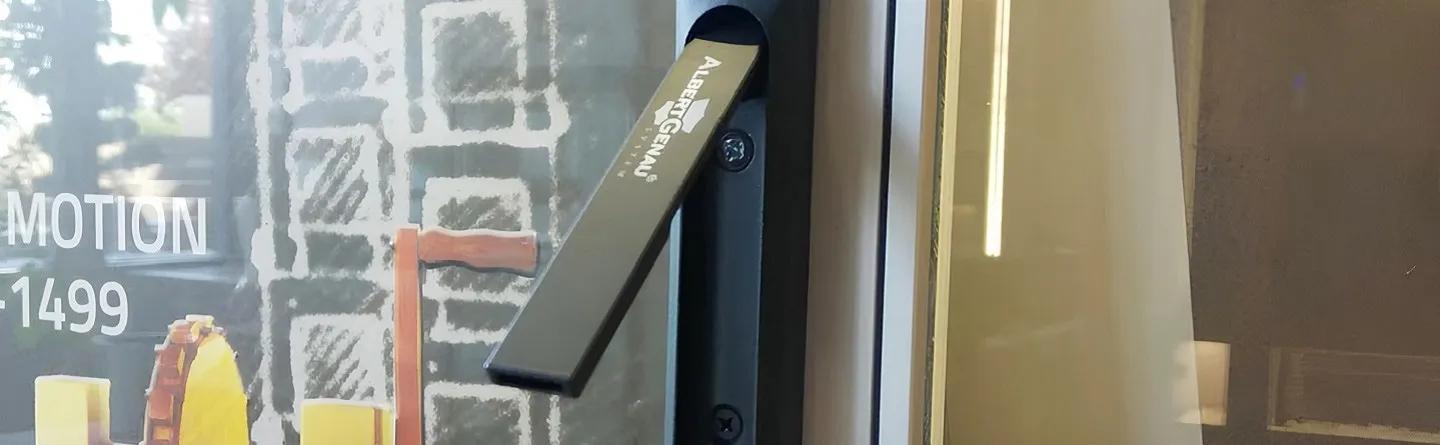 Essentra handle on Albert Genau window