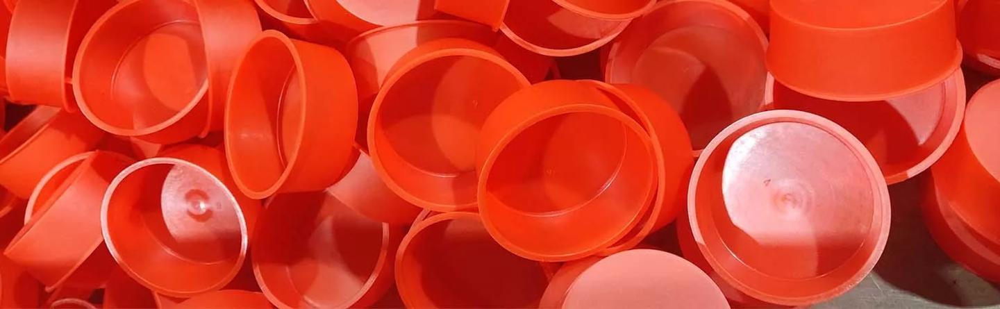 Plastic cap for steel pipe end clearance protection