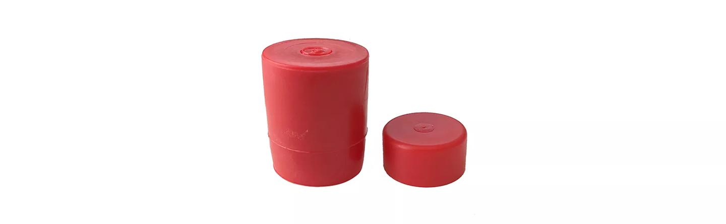 Red plugs made of 40% recycled plastic
