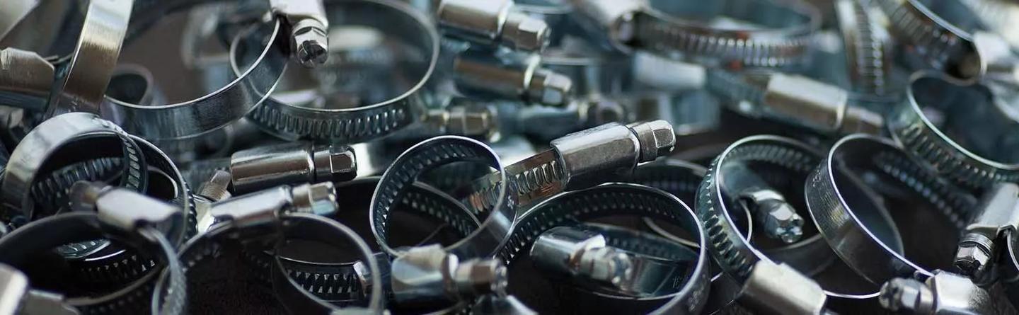 Metalen slangklemmen in verschillende maten